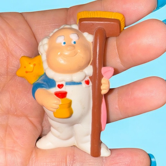 🧩 3 for $15 Vintage 1984 Care Bears Cloud Keeper Figure w/ Broom – Kenner - Picture 1 of 5